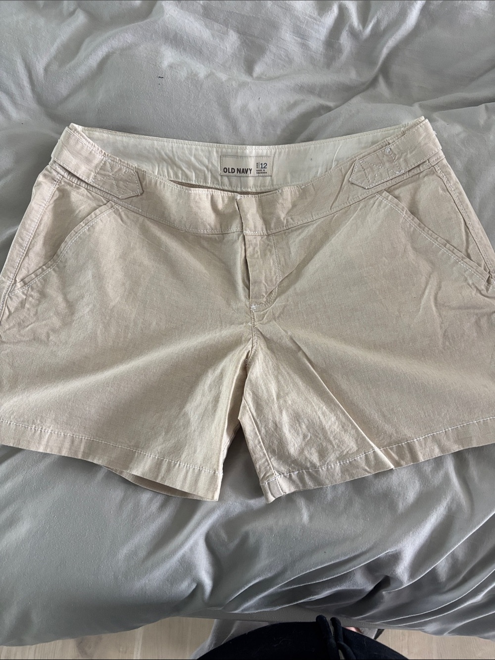 Old Navy Cream Women’s Bermuda Shorts